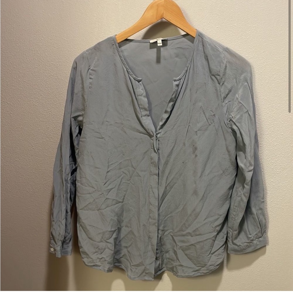 Joie Woman’s blue/greyish silk button down top